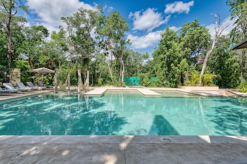 Artra - modern comfort with pool