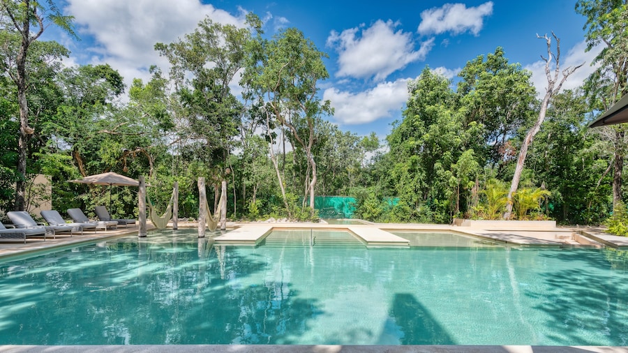 Artra - modern comfort with pool