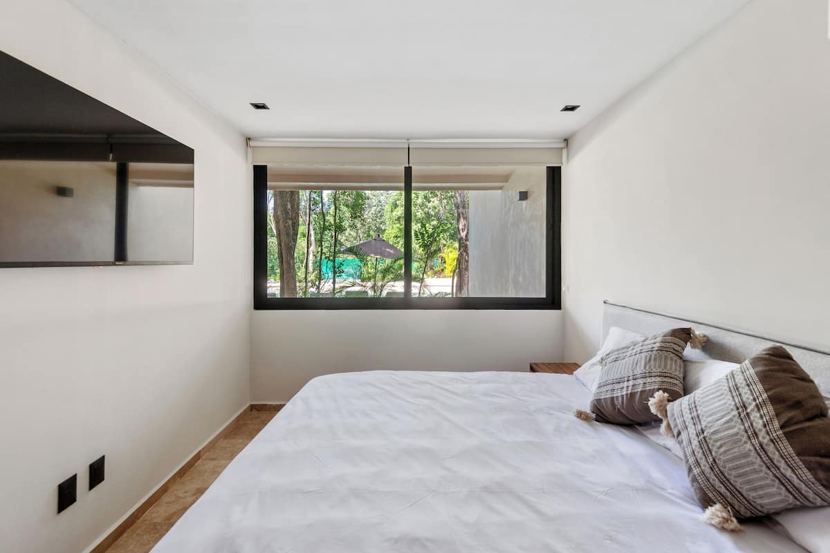 Comfort Loft, 1 King Bed with Sofa bed, Courtyard View | Free WiFi