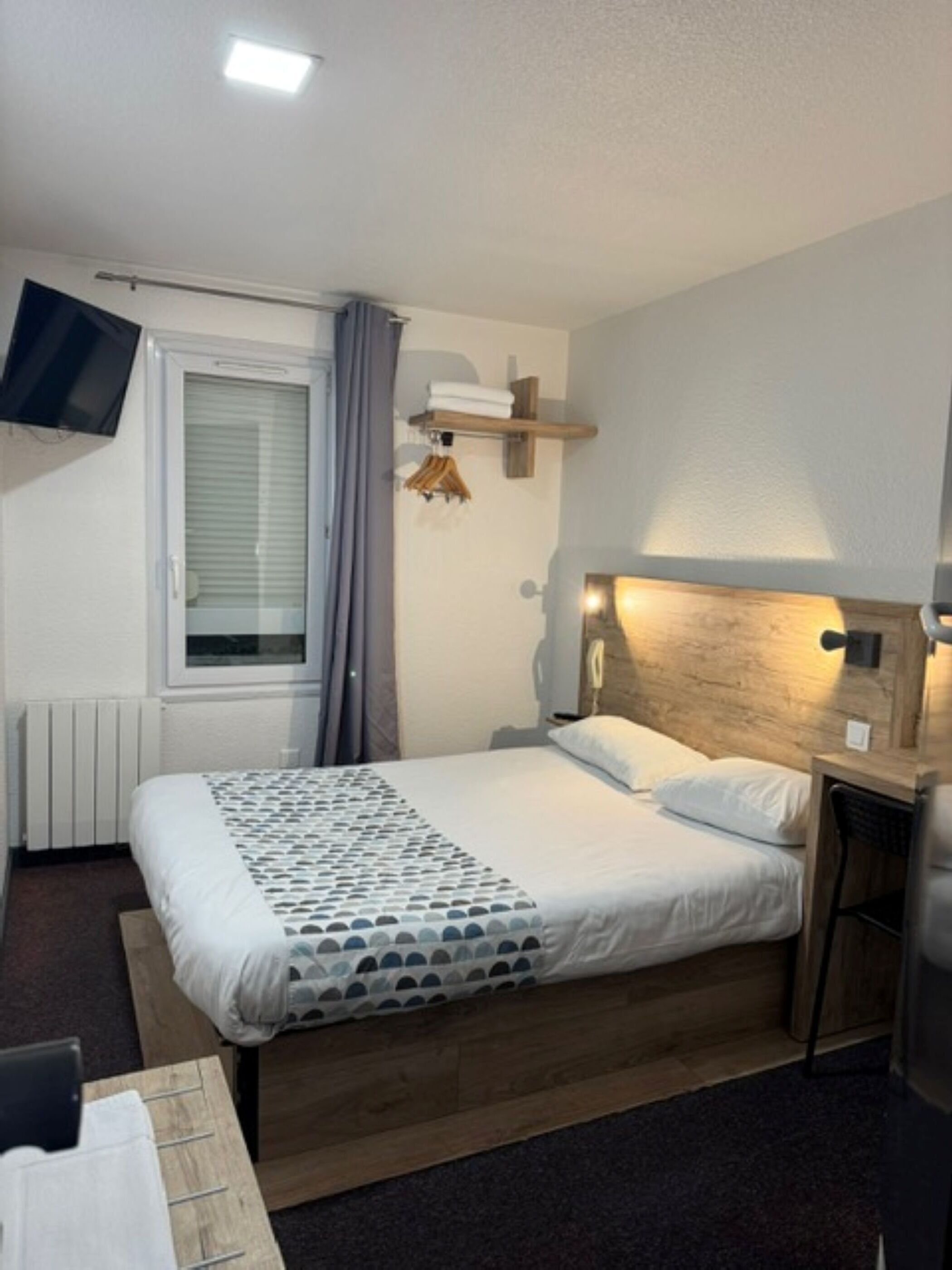 Camera doppia, non fumatori, bagno privato | Una scrivania, postazione laptop, Wi-Fi gratuito