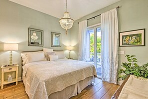 Iron/ironing board, WiFi, bed sheets - Chic Holmes Beach #A Private Pool (Holmes Beach)