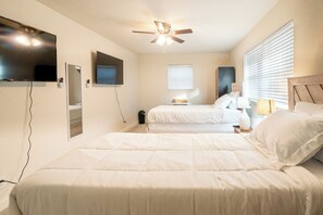 4 habitaciones, escritorio, tabla de planchar con plancha y wifi gratis 