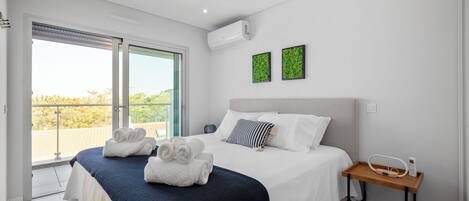 2 soverom, strykejern/-brett, internettilgang og sengetøy