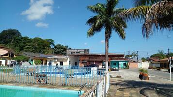 2 albercas al aire libre