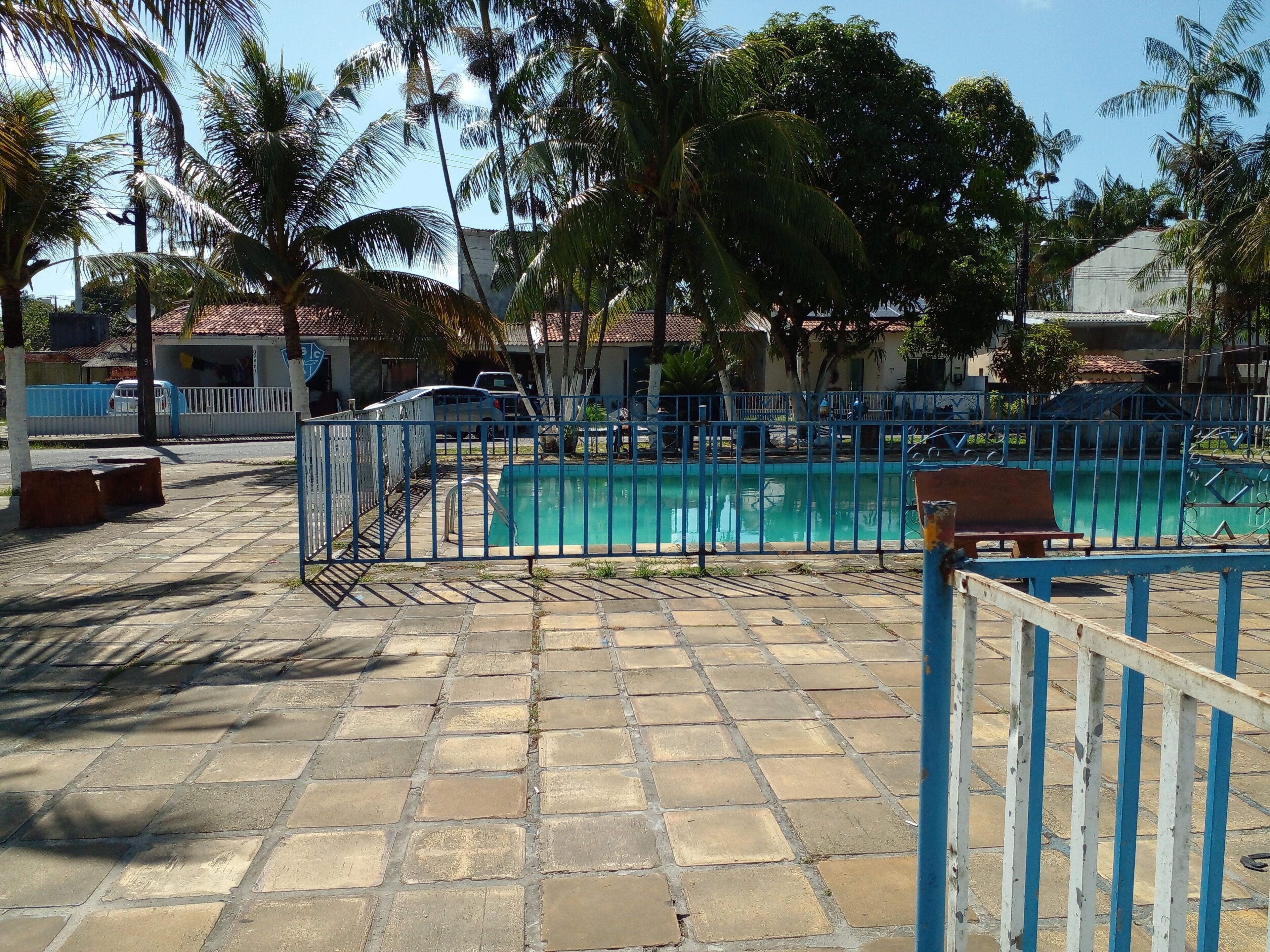 2 piscines extérieures