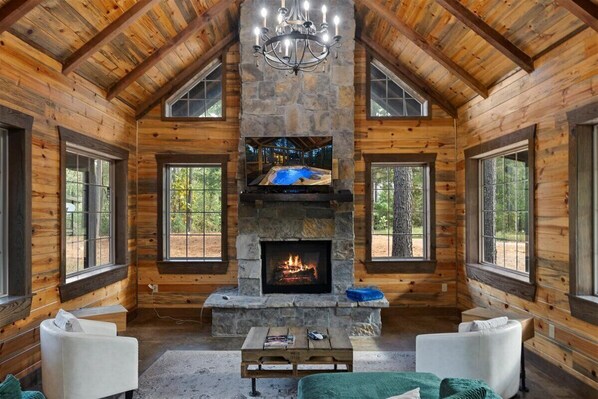 Interior - HotTub • Fireplace • Pet‑Friendly • Sauna w King (Broken Bow)