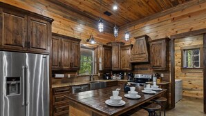 Unclassified image, 2 of 51, button - Hot tub Sauna King • Fireplace • Pet‑Friendly (Broken Bow)