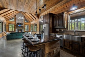 Interior - HotTub • Fireplace • Pet‑Friendly • Sauna w King (Broken Bow)