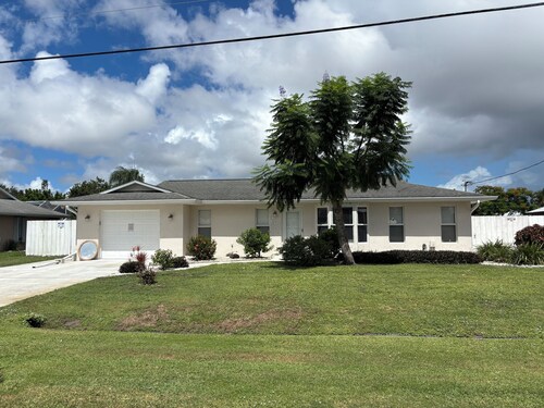 Beach and Mets in minutes
Cozy studio with private entrance and private bathroom