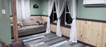 cabin with hot tub in Benezette - Perfect for a cozy getaway