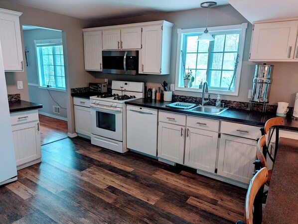 Microwave, oven, stovetop, dishwasher