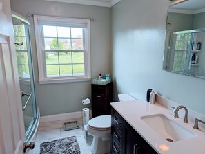 Hair dryer, towels, soap, toilet paper - Charming 3-bedroom house in Henrietta with AC/Fenced Yard - Near RIT (Henrietta)