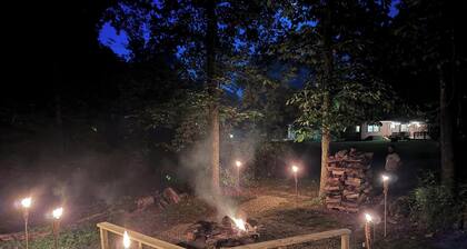 Cozy lodge with Hot Tub in PA Wilds - Weedville