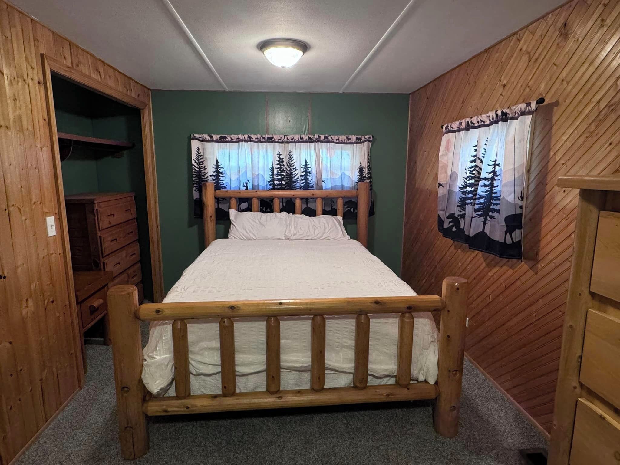 2 bedrooms, internet, bed sheets