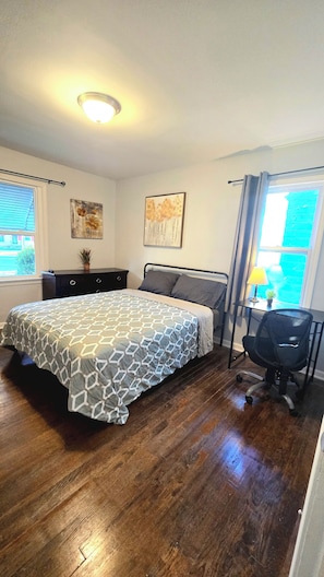 5 habitaciones, tabla de planchar con plancha, internet y ropa de cama