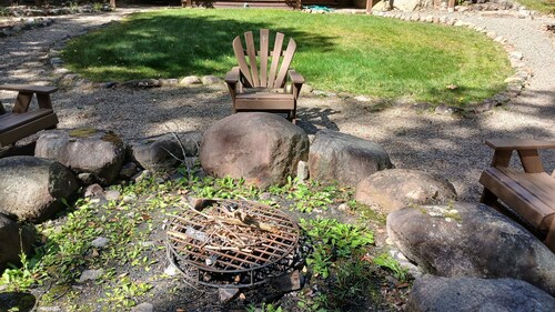 Rocky River Chalet, sleeps 8, hot-tub, 5 mi to WFace, 5 year Superhost!  Dogs?