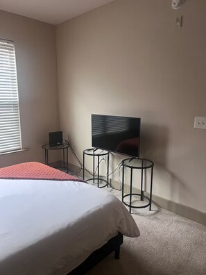 1 غرفة نوم ومكتب ومكواة/لوح كي وواي فاي مجانًا