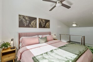 1 bedroom, iron/ironing board, WiFi, bed sheets - NEW-KING Bed Loft Apartment / Downtown/ Free Garage Parking/ GYM (Salt Lake City)