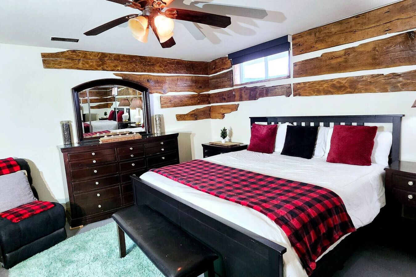 6 habitaciones, escritorio y tabla de planchar con plancha 