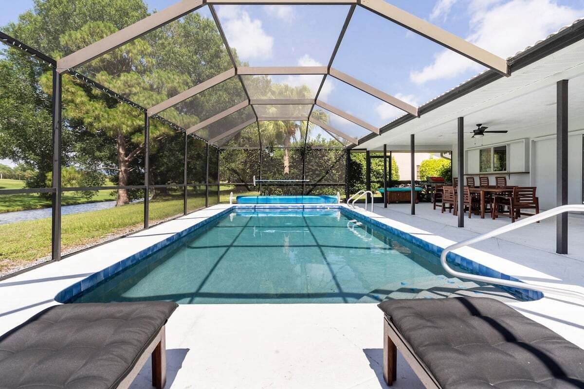 حمّام سباحة مُدفَّأ