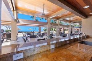 Bar (on property) - Wailea Elua 204 - Luxury 1BR, 2BA Condo, Stunning Ocean Views & Modern Upgrades (Kihei)