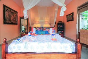 3 bedrooms, iron/ironing board, Internet, bed sheets - BRILLANT 3-bedroom Villa in Ubud with AC/Pool (Ubud)
