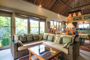Interior - BRILLANT 3-bedroom Villa in Ubud with AC/Pool (Ubud)