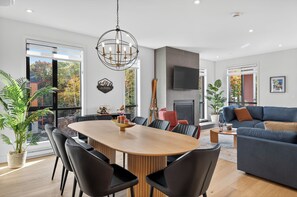 Dining - Ostrya Solis 402 - Near Prime Ski-In/Out Location (Mont-Tremblant)