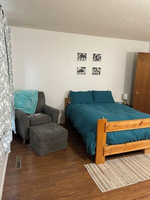 Iron/ironing board, free WiFi, bed sheets