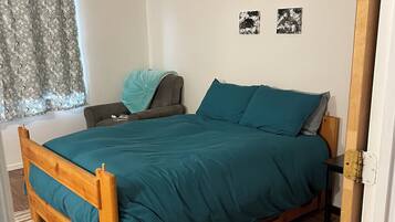 Iron/ironing board, free WiFi, bed sheets