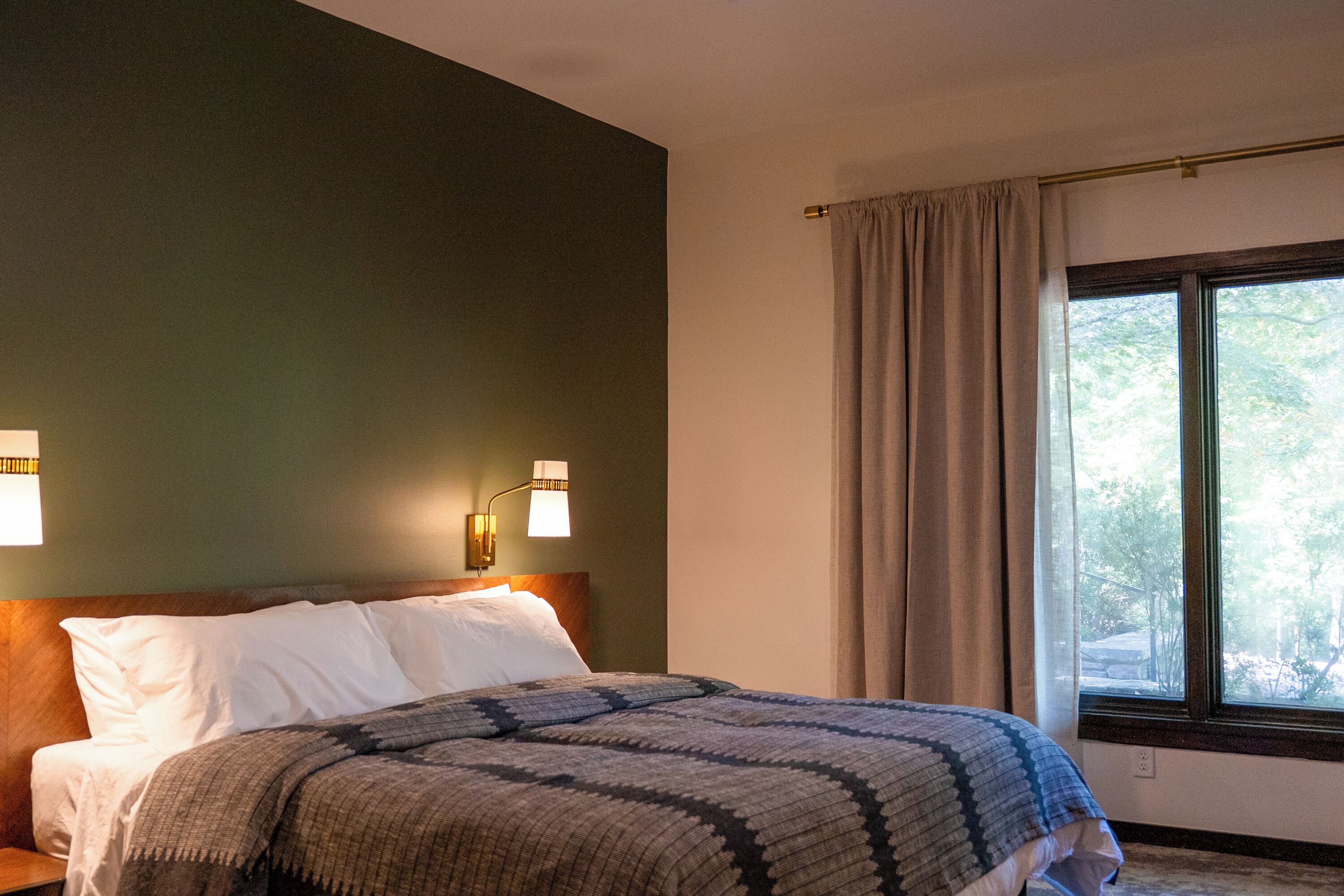 Enkeltrom – standard, hageutsikt | Sengetøy av topp kvalitet, dundyner og senger med overmadrass