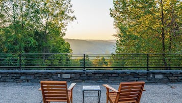 Luksussuite, terrasse, hageutsikt | Eksteriør