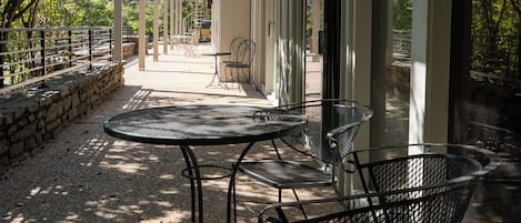 Phòng Suite Cao cấp, sân hiên, quang cảnh vườn | Hiên