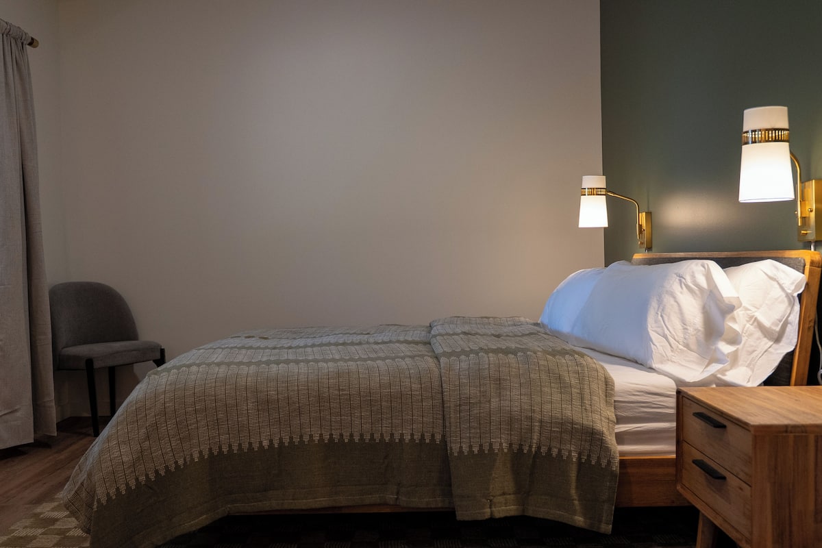 Deluxe Single Room, Patio, Valley View