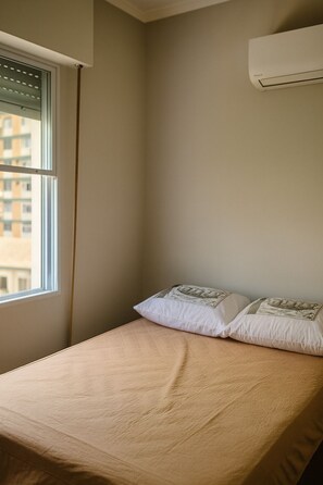 1 bedroom, desk, iron/ironing board, free WiFi - Beachfront in Embaré | Modern, Fully Equipped, and with Parking Space (Santos)