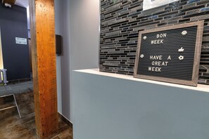 Interior - Elegant Downtown Retreat on Crescent, Nightlife | Steps to Metro station (Montréal)