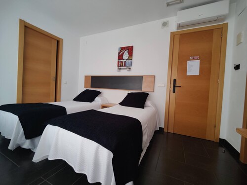 Hostal Manel - Double Room with Separate Beds