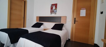 Hostal Manel - Double Room with Separate Beds