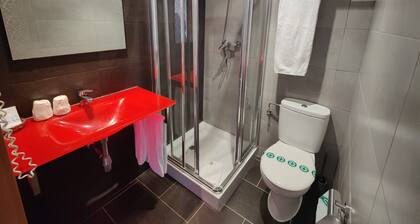 Hostal Manel - Habitación Doble con Camas Separadas