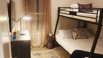 3 bedrooms, iron/ironing board, WiFi, bed sheets