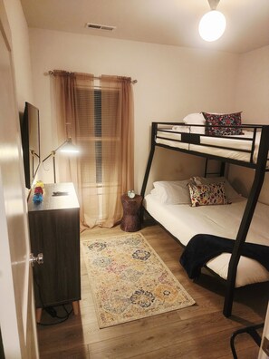 3 bedrooms, iron/ironing board, WiFi, bed sheets - Cozy Chic 3-Bedroom Palace Near I-85/UNCC (Charlotte)