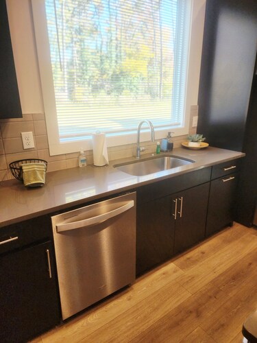 Cozy Chic 3-Bedroom Palace Near I-85/UNCC