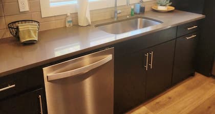 Cozy Chic 3-Bedroom Palace Near I-85/UNCC