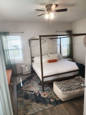 Strykjärn/strykbräda, wi-fi och sängkläder