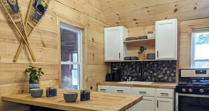 Sunny Cabin Near Sugarloaf Mountain