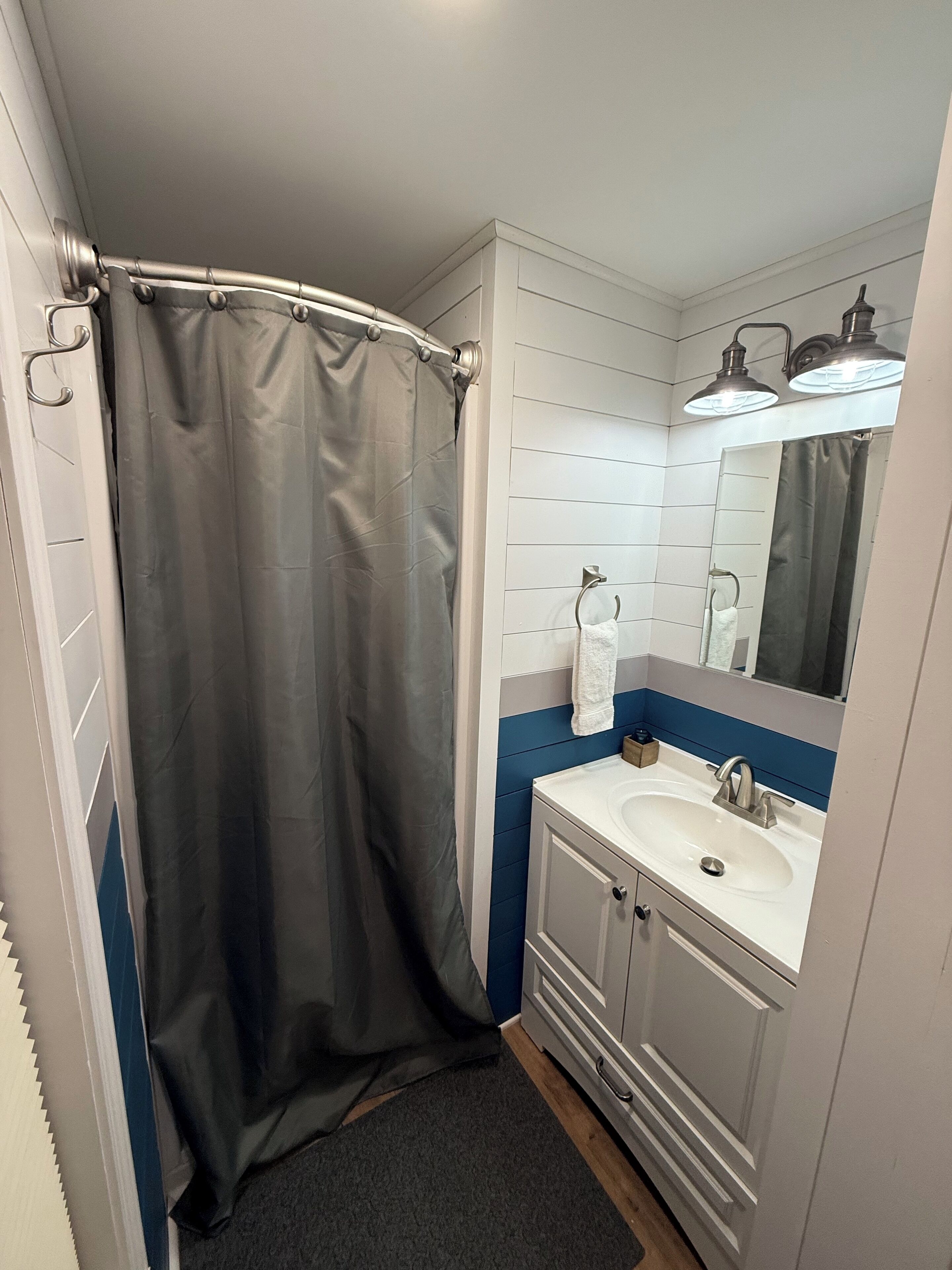 Doccia, asciugacapelli, asciugamani, sapone