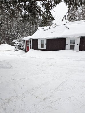 Exterior - Sunny Cabin Near Sugarloaf Mountain (Wyman)