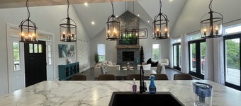 Escape to Country Comfort

Perfect for a romantic escape, or family retreat.