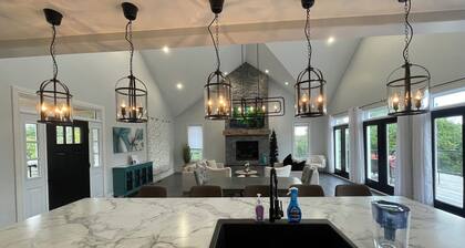 Escape to Country Comfort
Perfect for a romantic escape, or family retreat.