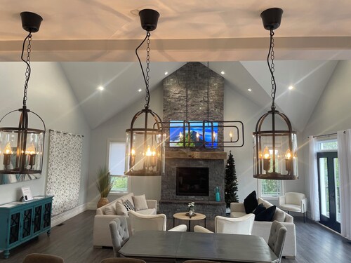 Escape to Country Comfort

Perfect for a romantic escape, or family retreat.